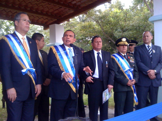 Lobo sale en defensa de ministro de Seguridad