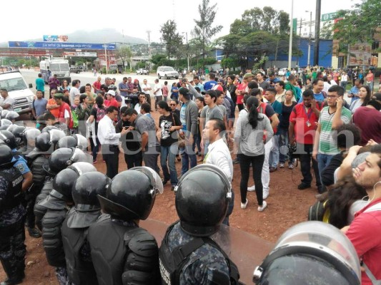 Estudiantes desalojaron pacíficamente la UNAH, luego de haberse violentado autonomía