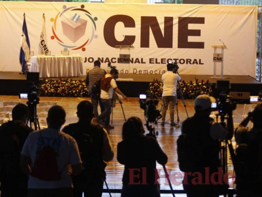 Todo listo en el Instituto Central para dar inicio a la fiesta democrática (FOTOS)