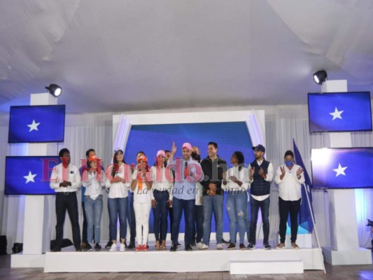 Desde su búnker, Partido Nacional asegura que resultados les favorecen (Fotos)