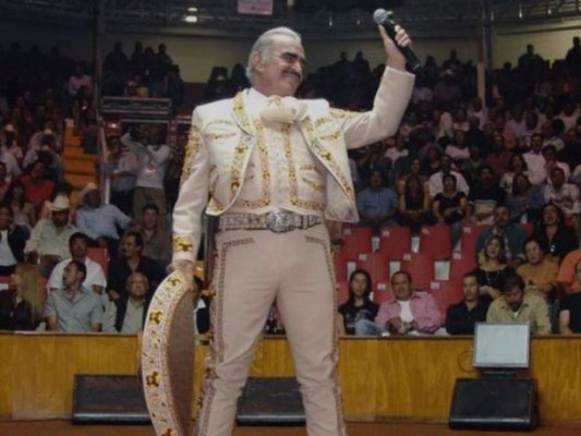Desmienten que esposa de Vicente Fernández pidió desconectarlo