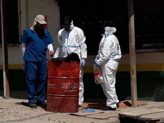 Encuentran el cadáver de un joven en el interior de un barril