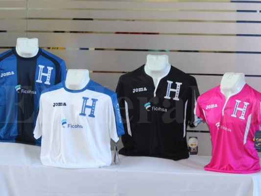 Ficohsa presenta camisas réplicas de la Selección de Honduras