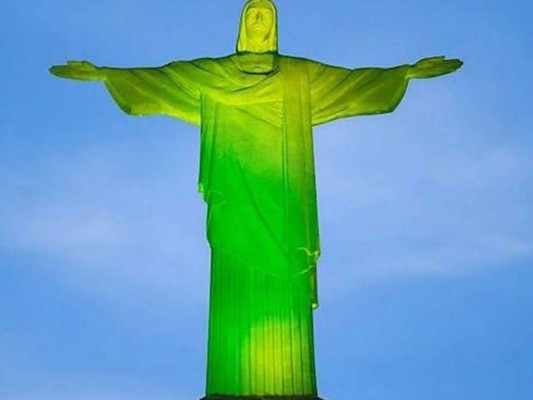 ¡Detallazo! Edificios y monumentos se pintan de verde en honor al Chapecoense