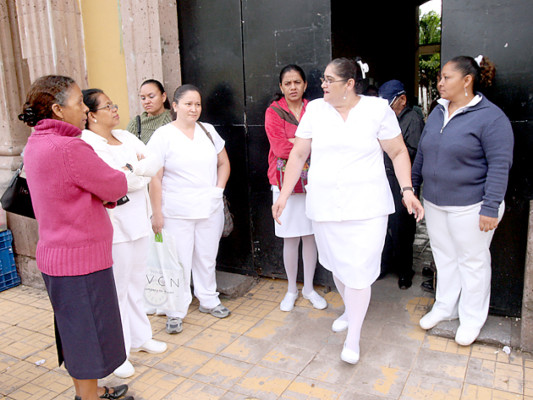 Enfermeras reducen pretensiones salariales, pero mantienen paro en centros hospitalarios