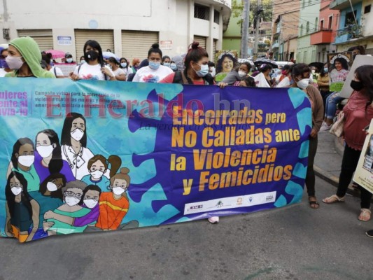 Hondureñas alzan su voz en el Día de la Mujer (FOTOS)