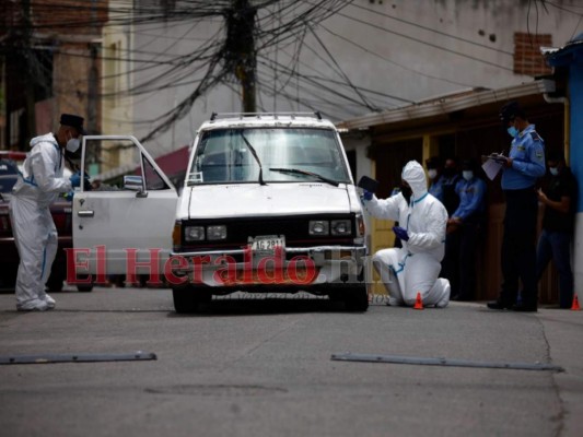 Imágenes de la escena del crimen: matan a hombre dentro de un carro en la 28 de Marzo