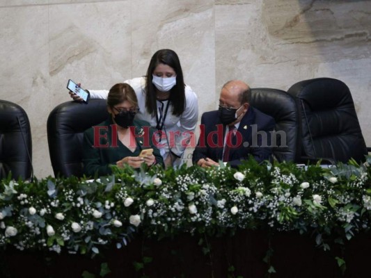 Caras nuevas y momentos de selfies, así se vivió víspera de primera legislatura en el hemiciclo (FOTOS)