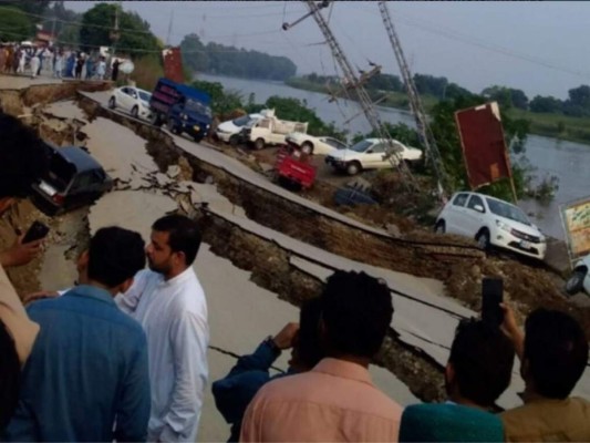 Fuerte terremoto causa al menos 19 muertes en Pakistán y la India