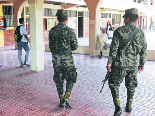 Se vistió como estudiante y apuñaló a jovencita en el Instituto Jesús Aguilar Paz