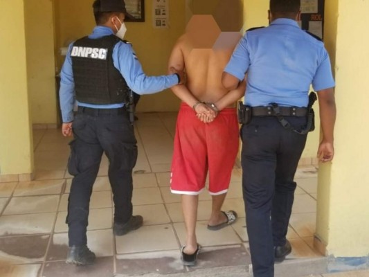 Con dos motos robadas atrapan a integrante de banda delictiva en Colón