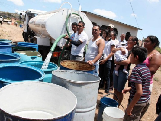 Alcaldía distribuye agua purificada en zonas que carecen del servicio en la capital&nbsp;&nbsp;
