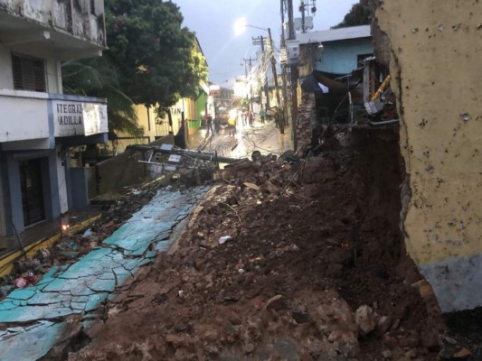 Lluvias provocan caída de muro de cárcel de Trujillo