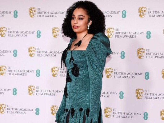 Premios BAFTA 2021: los famosos peor vestidos de la noche