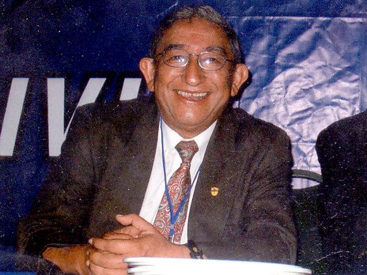 Muere César Quezada