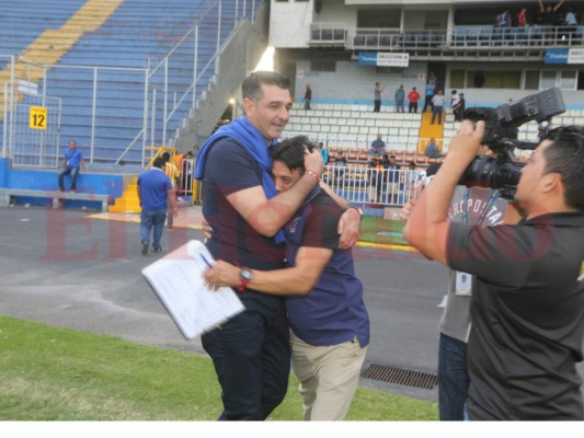 Diego Vázquez se vuelve loco en las gradas tras la clasificación de Motagua a la Final