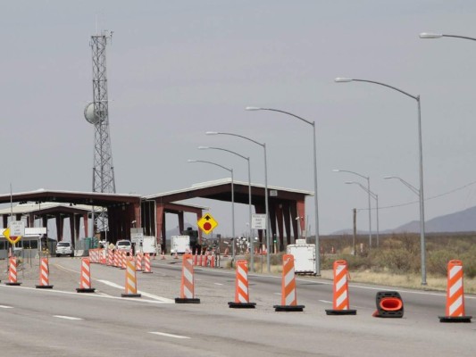 Estados Unidos cierra controles internos para centrarse en frontera