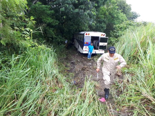 Cuatro heridos deja accidente de bus en Quimistán, Santa Bárbara