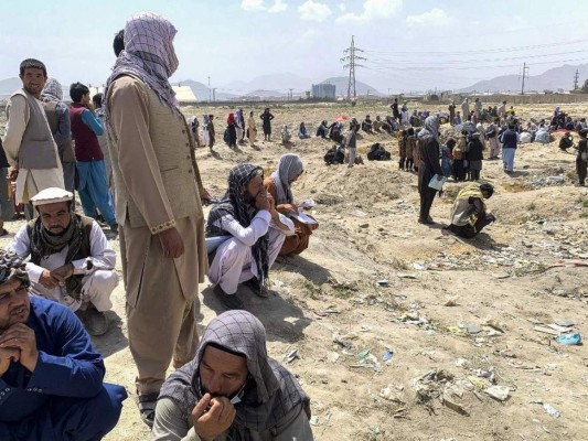 Los talibanes advierten de 'consecuencias' si EEUU prolonga la evacuación&nbsp;&nbsp;