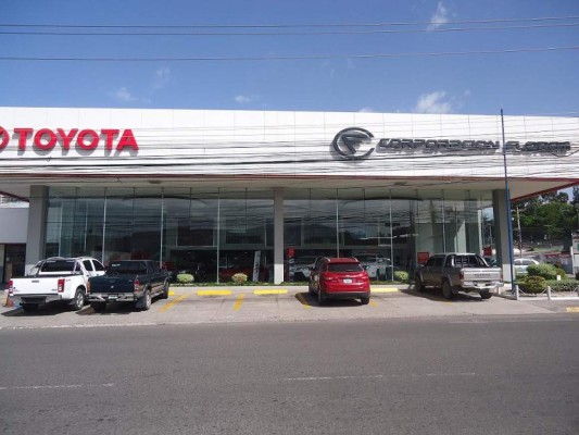 Clientes pueden adquirir carro nuevo en Corporación Flores