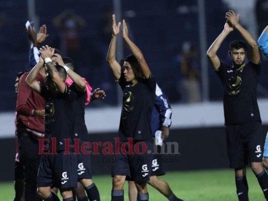 Polémica, celebración y alegría: Así se vivió la clasificación de Motagua a semifinales (Fotos)