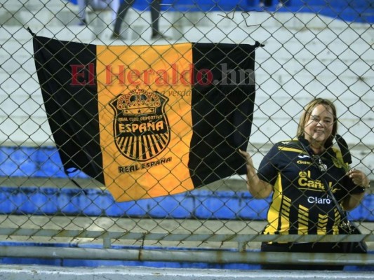 Hermosas catrachas roban suspiros en el inicio de la jornada 14 del Apertura 2021 (Fotos)