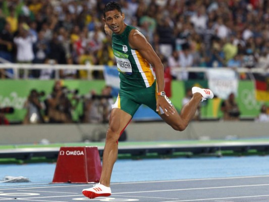 Oro y récord del mundo para sudafricano Wayde Van Niekerk en 400 metros
