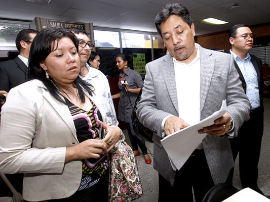 De traición a la patria acusan ante la CSJ a 'Pepe' Lobo y diputados