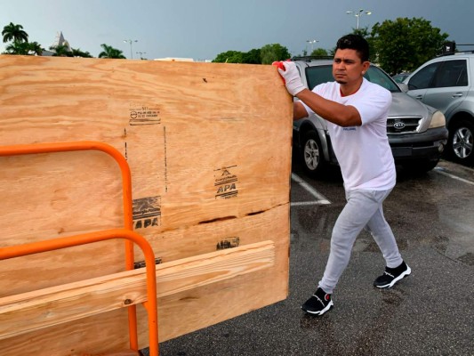 FOTOS: Residentes de Florida se preparan ante inminete llegada del huracán Dorian