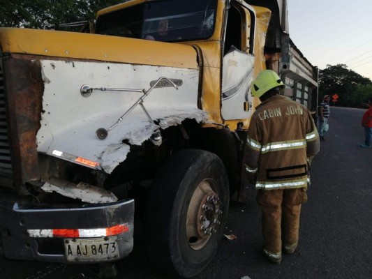 Las fotos del fuerte encontronazo entre bus y volqueta en Choluteca