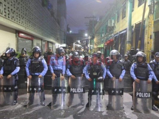 Bajo fuertes medidas de seguridad eligenel junta directiva del Congreso Nacional