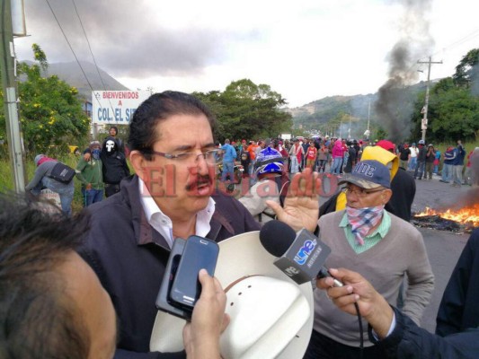 'Mel' Zelaya encabeza tomas de la Alianza de Oposición en la colonia El Sitio de la capital