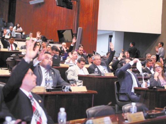 Casi listo dictamen de ley de control de financiamiento