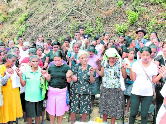 Lágrimas y plegarias en misa de mineros
