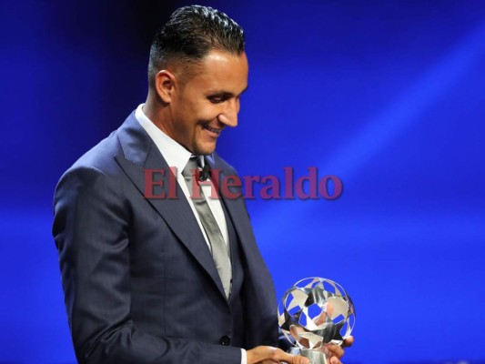 Keylor Navas recibe el premio a Mejor Portero de la Champions