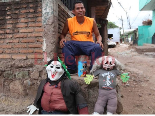 Quemar el 'año viejo', una tradición que se resiste a desaparecer en la capital de Honduras