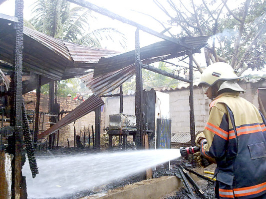 Incendio deja en la calle a familia en la Nueva Suyapa