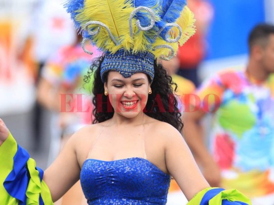 Olimpia vs Motagua: Bellas mujeres adornan el Estadio Nacional en la final de ida