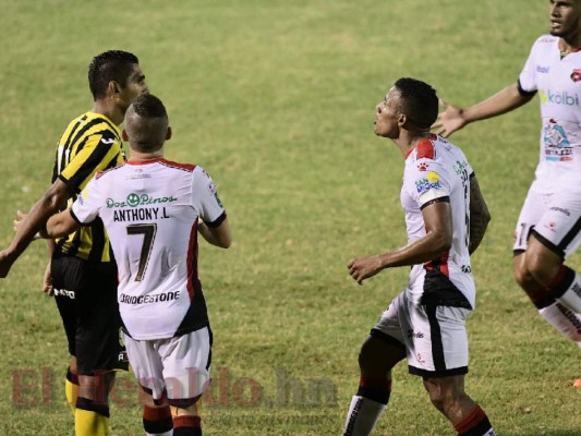 Real España perdió 1-2 ante Liga Deportiva Alajuelense con goles de Rojas y Alex López
