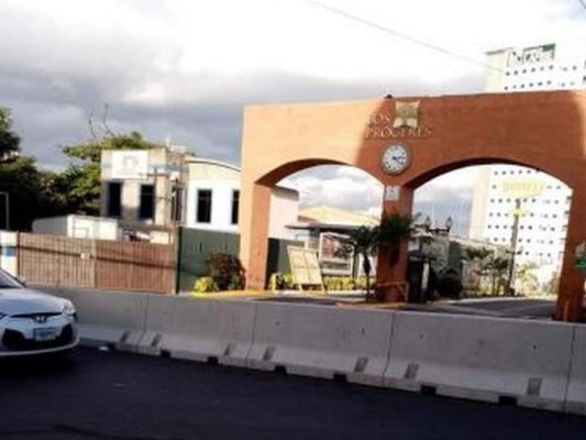 Cierran intersección frente a Iglesia Medalla Milagrosa en Los Próceres