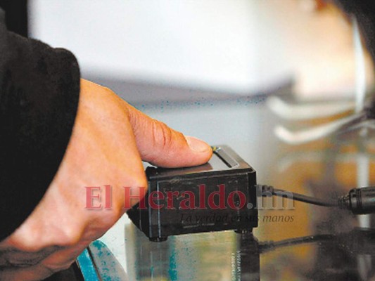 Partido Nacional acepta instalar lectores de huellas en las elecciones
