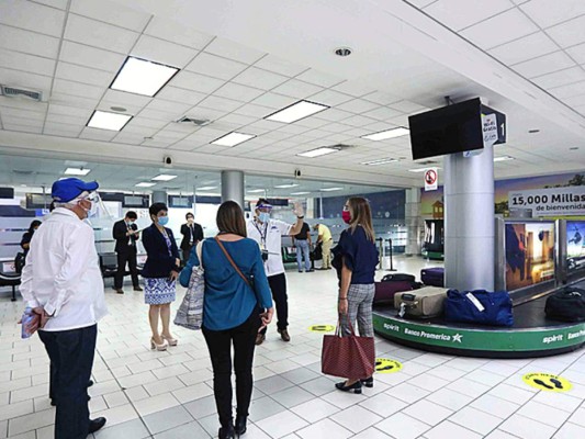 Salud define pautas para viajeros por riesgo de covid-19