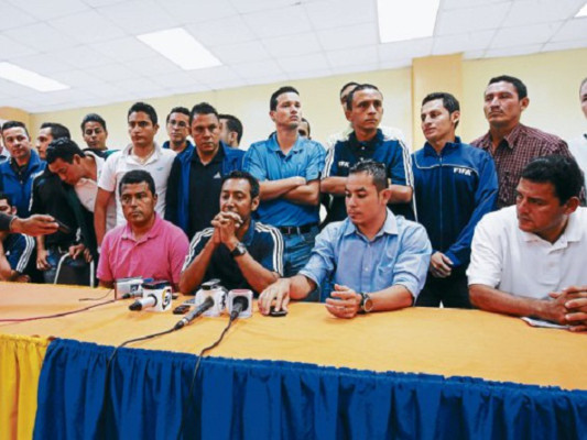 Árbitros hondureños en pie de guerra