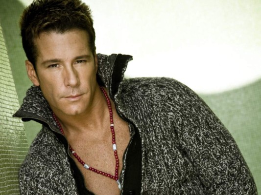 Libertad condicional para actor Fernando Carrillo por agresión sexual