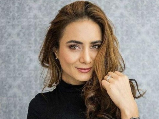 Johanna Fadul, actriz de Sin senos sí hay paraíso, posa en sexy traje de baño