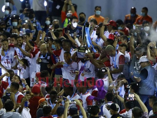 Euforia y emoción total: Así celebró su copa 34 el Olimpia (Fotos)