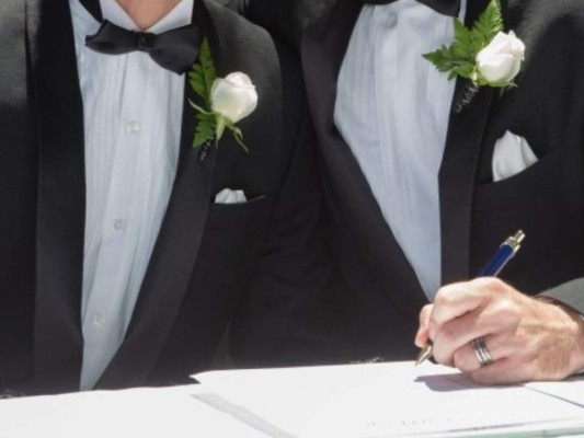 Reverendo en Nueva York prohíbe los matrimonios gay en su diócesis