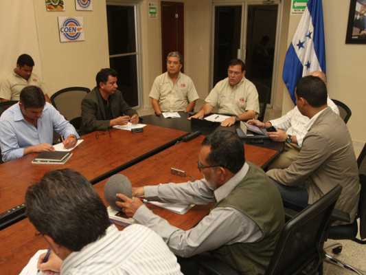 Honduras mantendrá vigilancia pese a suspensión de alerta por tsunami