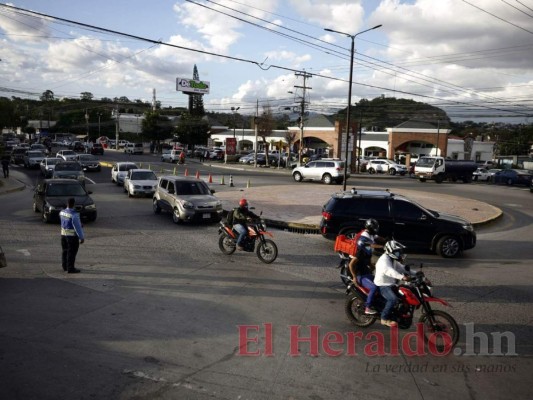 FOTOS: Rotonda en Loarque agudiza caos vial en la salida al sur de la capital