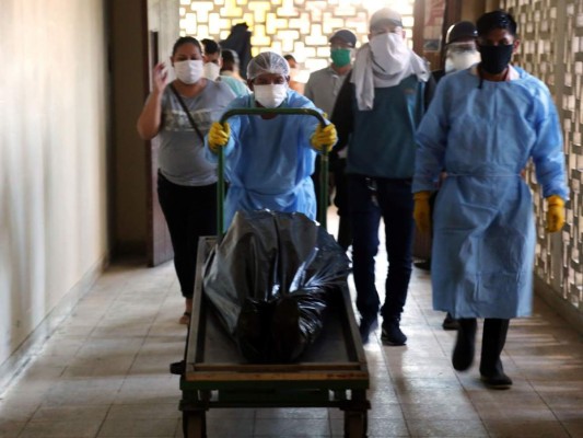 El mundo supera los 300,000 muertos por el coronavirus en medio de pugna por la vacuna